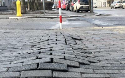 Dlaczego zima podnosi kostkę brukową?